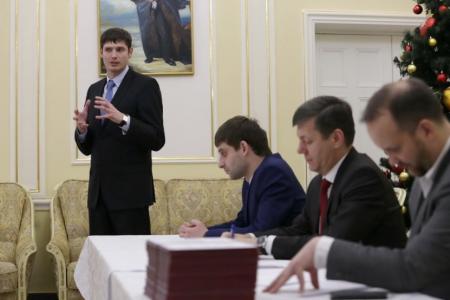 Д.Г. Новиков вручил дипломы выпускникам Центра политической учёбы ЦК КПРФ