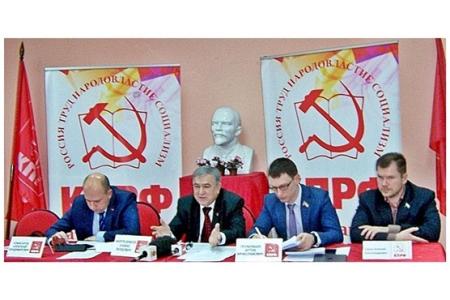 Татарстан. На своей пресс-конференции коммунисты рассказали о проблемах транспортников и прокомментировали президентское послание