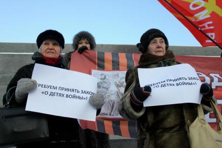 Свердловская область. «Дети войны» вышли на пикет в поддержку закона КПРФ