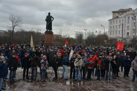 «Платон» должен уйти вместе с правительством!». В Москве прошла встреча депутатов-коммунистов с транспортниками