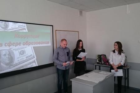 Ставропольские коммунисты поощрили студентов - идейных борцов с коррупцией