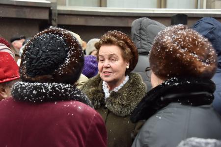 «За достойную жизнь детей войны!». Возле Госдумы состоялась встреча депутатов-коммунистов с избирателями в поддержку законопроекта КПРФ