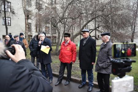 «Скоро с пешеходов начнут брать деньги за то, что они топчут асфальт». В столице протестуют против платных парковок