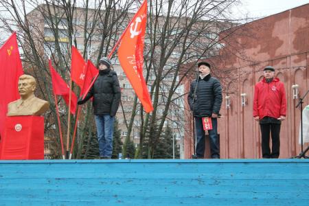Ярославская область. Коммунисты изготовили и установили бюст И.В. Сталина в Рыбинске