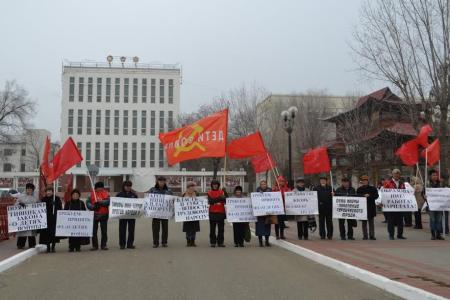 В столице Калмыкии городе Элисте прошел пикет детей войны и коммунистов