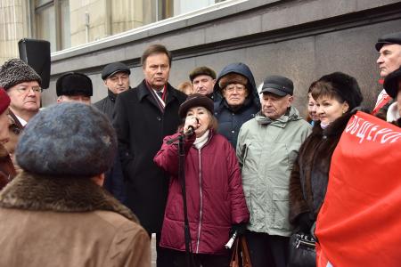 «За достойную жизнь детей войны!». Возле Госдумы состоялась встреча депутатов-коммунистов с избирателями в поддержку законопроекта КПРФ