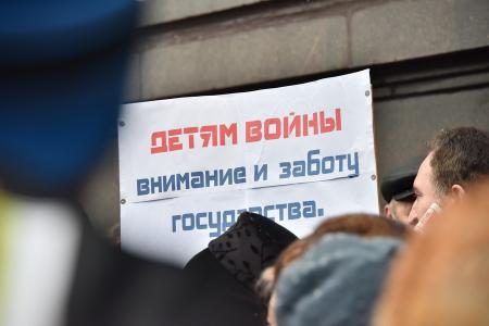«За достойную жизнь детей войны!». Возле Госдумы состоялась встреча депутатов-коммунистов с избирателями в поддержку законопроекта КПРФ