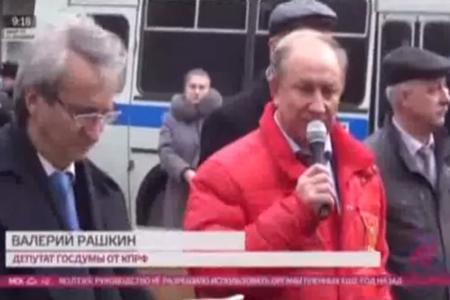 Телеканал "Дождь" о борьбе депутатов КПРФ против расширения зоны платных парковок в Москве