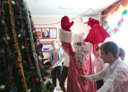 Ставропольские коммунисты подарили праздник воспитанникам благодарненского детдома
