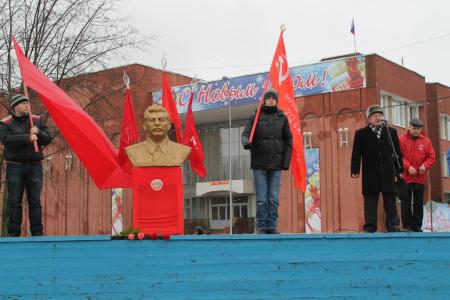 Ярославская область. Коммунисты изготовили и установили бюст И.В. Сталина в Рыбинске