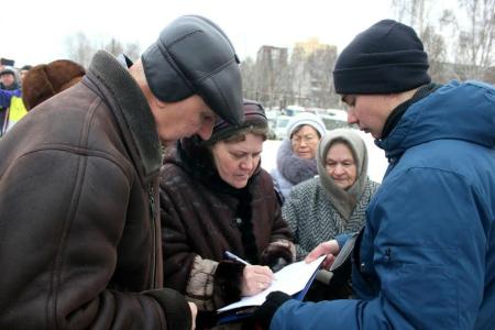 Свердловские коммунисты вместе с жителями Чкаловского района Екатеринбурга выступили против нерадивых коммерсантов-застройщиков!