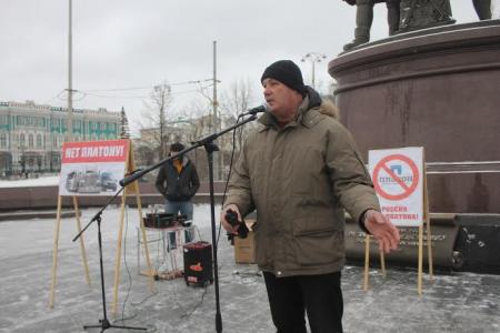 Свердловские коммунисты вместе с дальнобойщиками Урала провели массовый митинг протеста против системы "Платон"