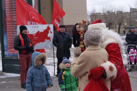 Сталинградские коммунисты и комсомольцы отметили День Рождения СССР