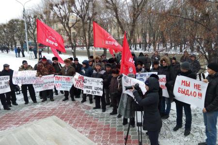 Республика Хакасия. Дальнобойщики вместе с коммунистами Абакана устроили протестный митинг