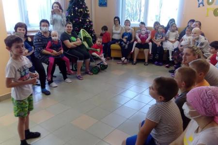 Белгородские комсомольцы поздравили детишек онкогематологического отделения областной больницы с Новым Годом!