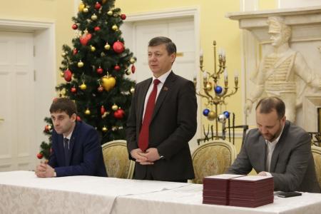 Д.Г. Новиков вручил дипломы выпускникам Центра политической учёбы ЦК КПРФ