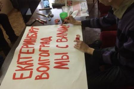 Комсомол Красноярска провёл два одиночных пикета в поддержку законопроекта КПРФ о "Детях войны"