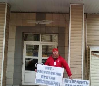 В Саратове  продолжается марафон одиночных пикетов в защиту депутата-коммуниста В.И. Бессонова 