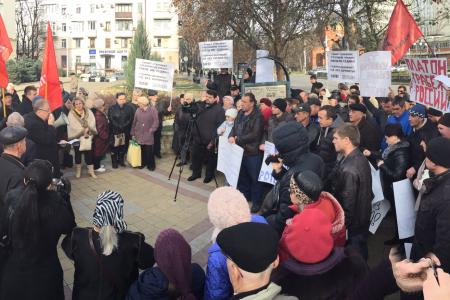 Краснодар. Акция КПРФ в поддержку требований дальнобойщиков, рабочих завода "Седин" и против повышения проезда на общественном транспорте