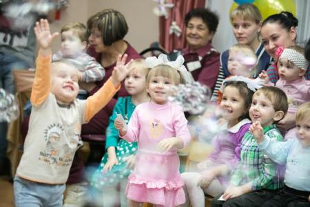 Все лучшее - детям! Коммунисты города Павлово Нижегородской области поздравили воспитанников детских домов с наступающим Новым Годом
