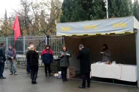 Ялтинское отделение КПРФ помогает крымчанам справляться с трудностями
