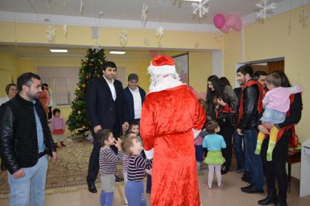 Коммунисты и комсомольцы Дагестана поздравили с новогодним праздником воспитанников дома ребенка