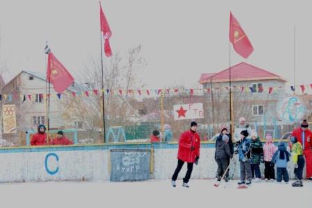 Комсомольцы Челябинска открыли хоккейный сезон в одном из дворов города