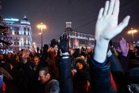 "Интерфакс": В.Ф. Рашкин просит проверить факты нарушений на встрече с избирателями в Москве со стороны полиции