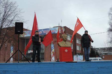 Ярославская область. Коммунисты изготовили и установили бюст И.В. Сталина в Рыбинске