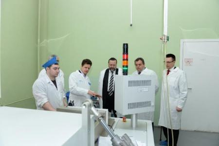 Новосибирск. Секретарь ЦК КПРФ Павел Дорохин посетил завод «НЭВЗ-Керамикс»