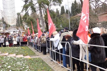 Участники митинга КПРФ в Сочи потребовали усилить соцподдержку пенсионеров