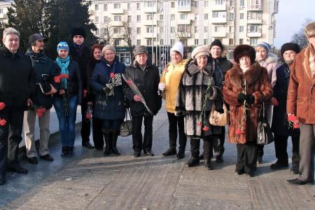 Луганские коммунисты почтили память В.И. Ленина