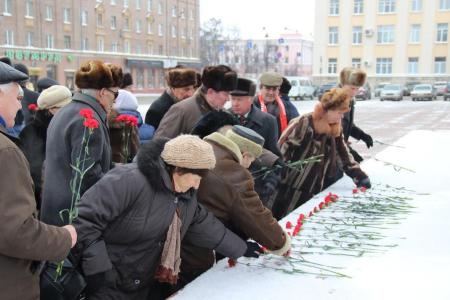 Цветы Ильичу. В Брянске почтили память Ленина