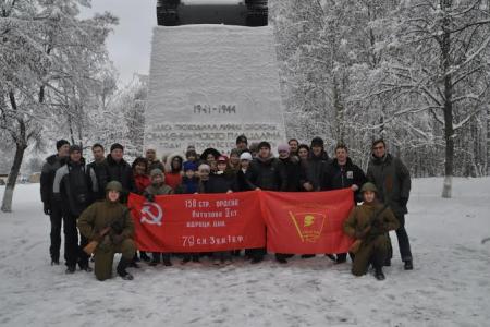Коммунисты и комсомольцы Санкт-Петербурга почтили память защитников Ораниенбаумского плацдарма