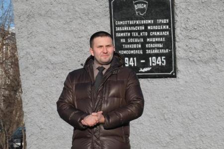 Комсомольцы и коммунисты Читы возложили венок к памятнику танковой колонне «Комсомолец Забайкалья»