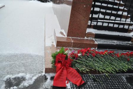 В церемонии возложения цветов к Мавзолею В.И. Ленина принял участие член Компартии Германии Джесси Беке