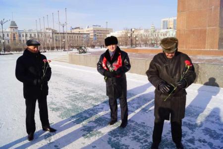 Забайкальский край. Коммунисты возложили цветы к памятнику В.И.Ленина