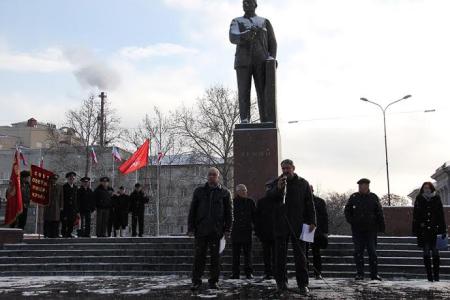 В Симферополе состоялся митинг, посвященный 25-й годовщине проведения Всекрымского референдума о воссоздании Крымской АССР
