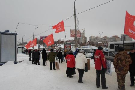 Пермь. Коммунисты провели пикет за муниципализацию объектов ЖКХ и национализацию минерально-сырьевых предприятий Пермского края