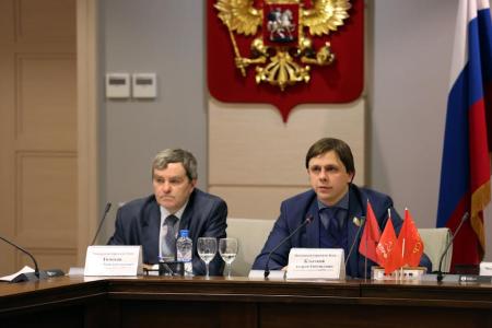 Самоуправство вместо самоуправления? Коммунисты обсудили проблемы местного самоуправления в Москве