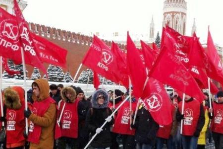 Тульские коммунисты возложили цветы к памятнику В.И. Ленину на главной площади региональной столицы