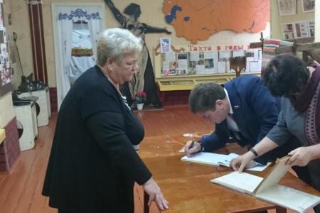 Ставропольский край. Виктор Гончаров на вручении сельской школе памятной доски героям Советского Союза: Гордимся мы, гордятся наши дети!