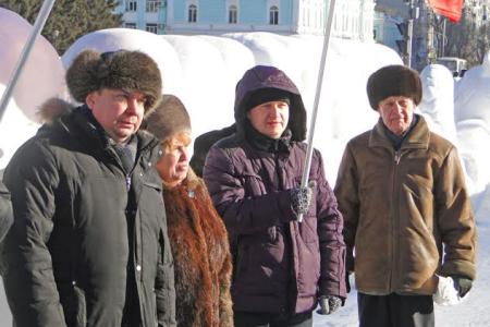 Амурские коммунисты возложили цветы к памятникам В.И. Ленина