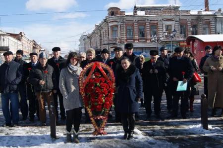 Республика Северная Осетия. У памятника Ленину во Владикавказе появились живые цветы