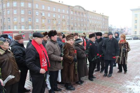 Цветы Ильичу. В Брянске почтили память Ленина
