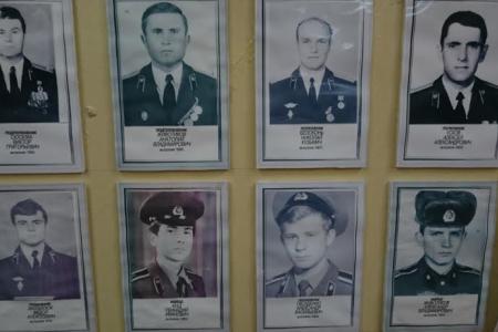 Ставропольский край. Виктор Гончаров на вручении сельской школе памятной доски героям Советского Союза: Гордимся мы, гордятся наши дети!