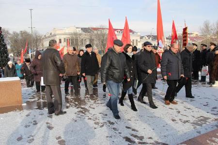 В Симферополе состоялся митинг, посвященный 25-й годовщине проведения Всекрымского референдума о воссоздании Крымской АССР