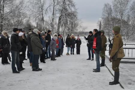 Коммунисты и комсомольцы Санкт-Петербурга почтили память защитников Ораниенбаумского плацдарма