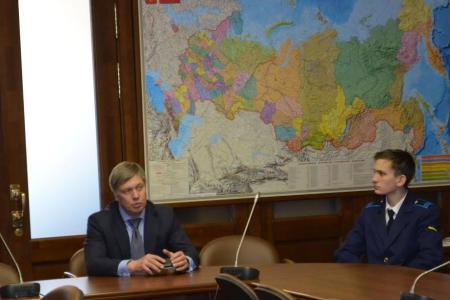 «Будущее авиации в надежных руках»: по приглашению Алексея Русских Госдуму посетили курсанты авиационного колледжа
