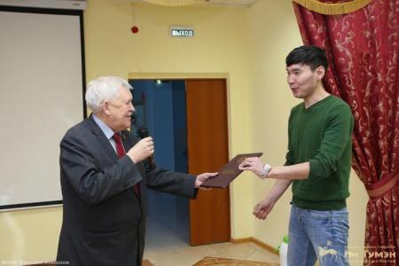 Республика Якутия. Заместитель председателя Государственного Собрания Виктор Губарев встретился с учащимися школы-интерната